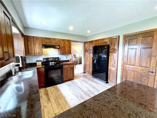 17051 Hunting Meadows Drive, Strongsville, OH 44136