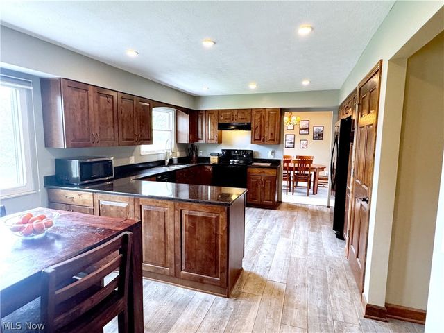 17051 Hunting Meadows Drive, Strongsville, OH 44136