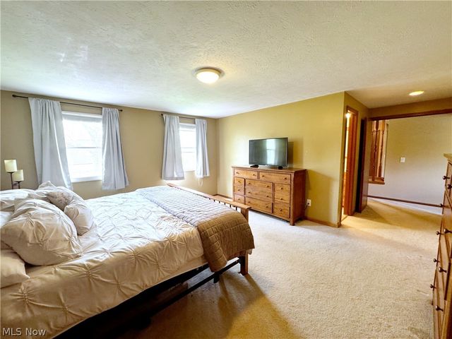 17051 Hunting Meadows Drive, Strongsville, OH 44136