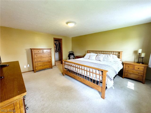 17051 Hunting Meadows Drive, Strongsville, OH 44136