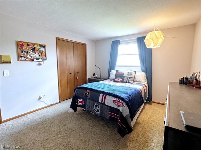 17051 Hunting Meadows Drive, Strongsville, OH 44136