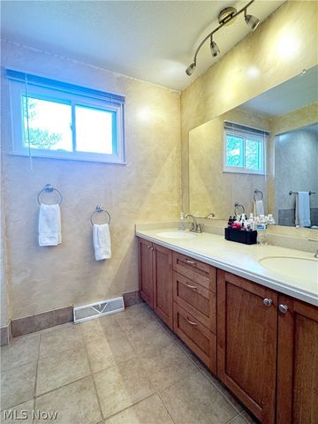 17051 Hunting Meadows Drive, Strongsville, OH 44136