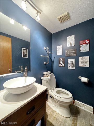17051 Hunting Meadows Drive, Strongsville, OH 44136