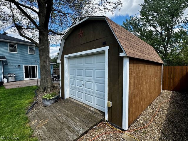 17051 Hunting Meadows Drive, Strongsville, OH 44136