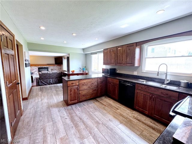 17051 Hunting Meadows Drive, Strongsville, OH 44136