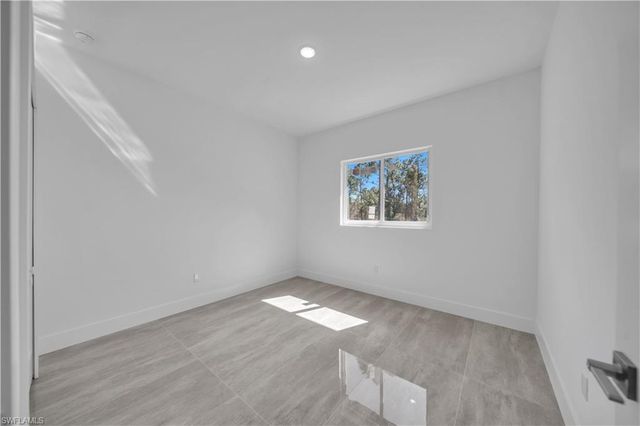 1142 Dutchess ST E, Lehigh Acres, FL 33974