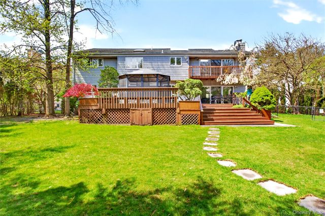 11 Bonnie Lynn Court, Roslyn, NY 11576
