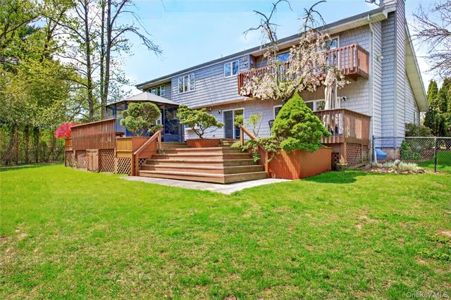 11 Bonnie Lynn Court, Roslyn, NY 11576