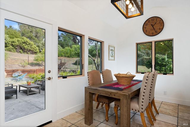 1127 Highland Ranch Rd, Cloverdale, CA 95425