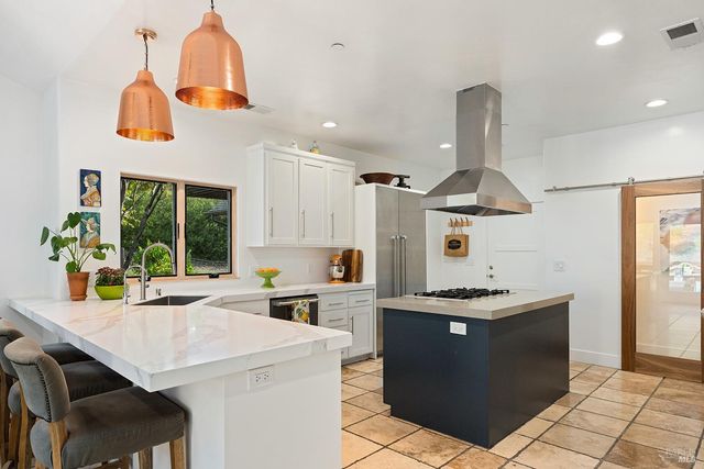 1127 Highland Ranch Rd, Cloverdale, CA 95425