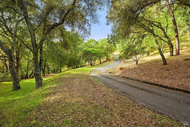 1127 Highland Ranch Rd, Cloverdale, CA 95425