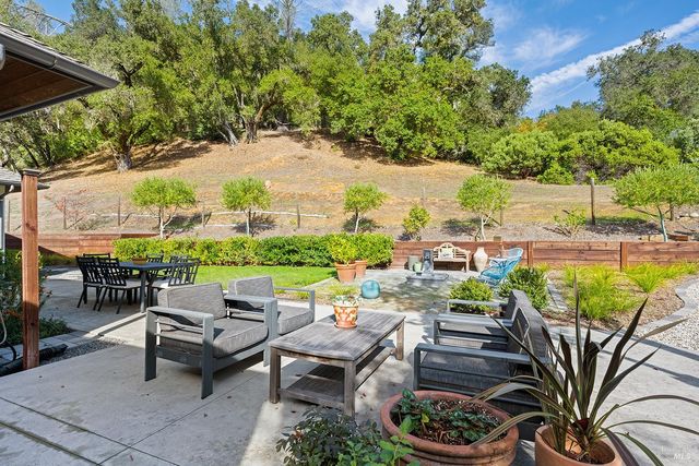 1127 Highland Ranch Rd, Cloverdale, CA 95425