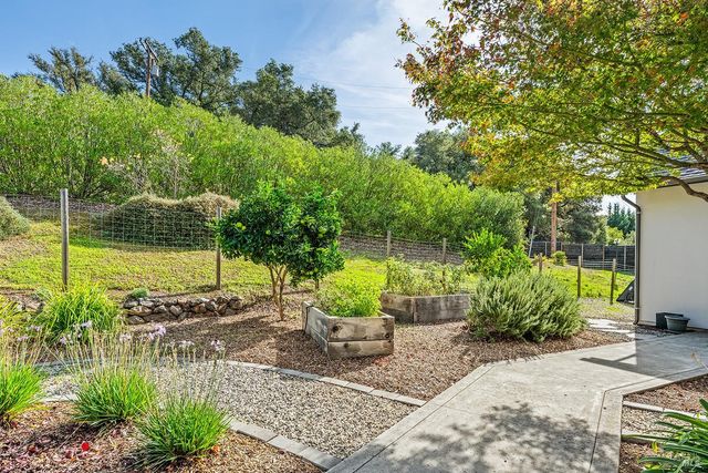 1127 Highland Ranch Rd, Cloverdale, CA 95425