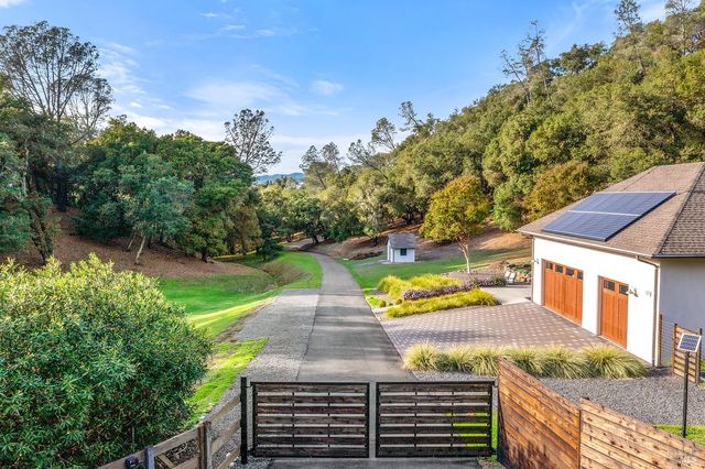 1127 Highland Ranch Rd, Cloverdale, CA 95425