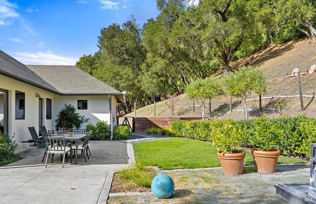 1127 Highland Ranch Rd, Cloverdale, CA 95425