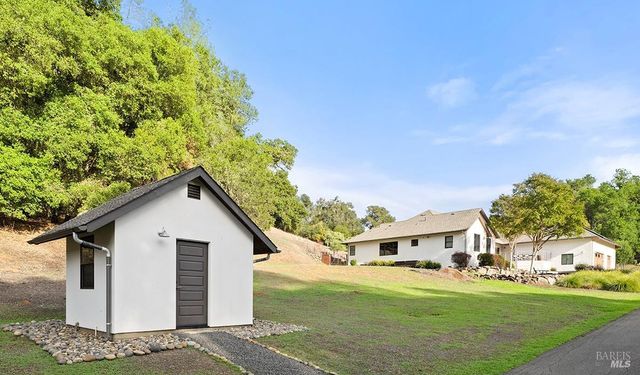 1127 Highland Ranch Rd, Cloverdale, CA 95425