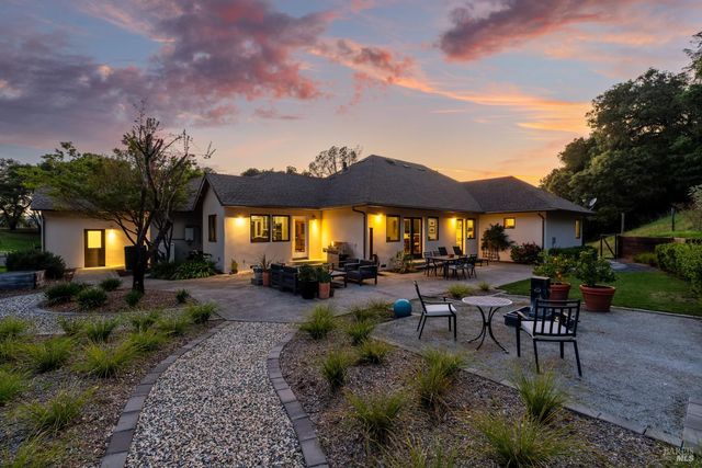 1127 Highland Ranch Rd, Cloverdale, CA 95425