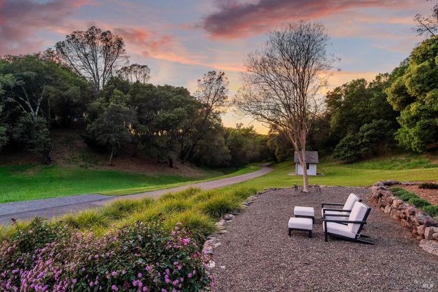 1127 Highland Ranch Rd, Cloverdale, CA 95425