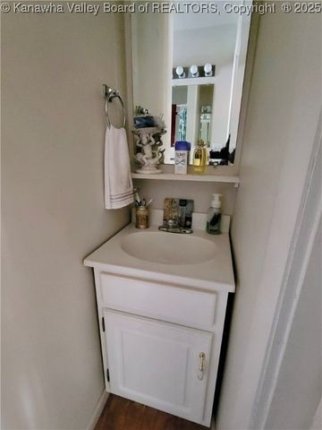 873 Chester Road, Charleston, WV 25302