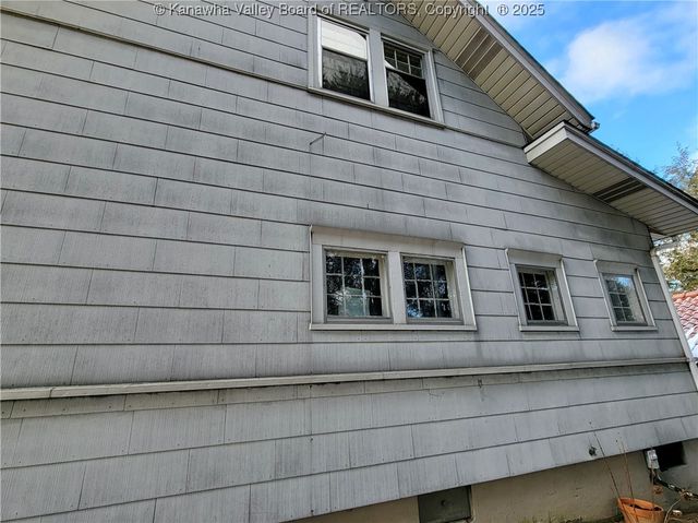 873 Chester Road, Charleston, WV 25302