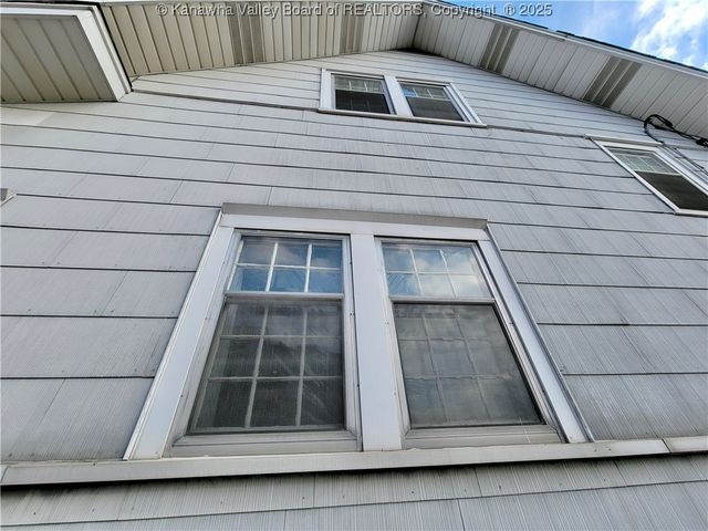 873 Chester Road, Charleston, WV 25302