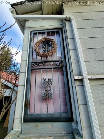 873 Chester Road, Charleston, WV 25302