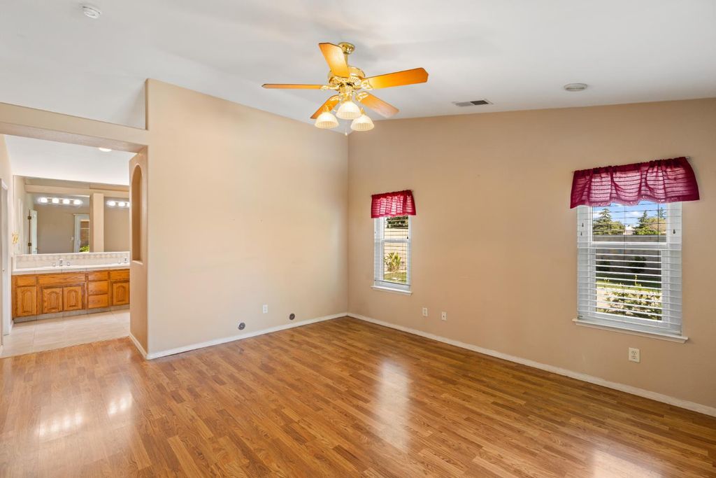 Image 32 of property listing at 43 East Loop, Madera, CA 93637