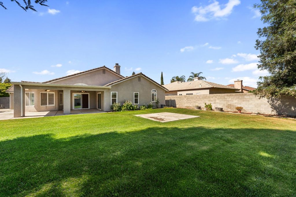 Image 40 of property listing at 43 East Loop, Madera, CA 93637