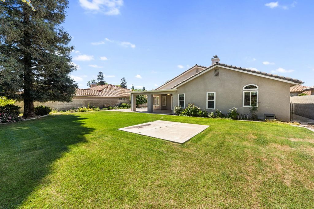 Image 41 of property listing at 43 East Loop, Madera, CA 93637