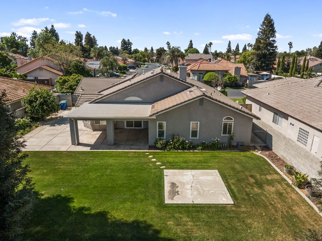 Image 45 of property listing at 43 East Loop, Madera, CA 93637