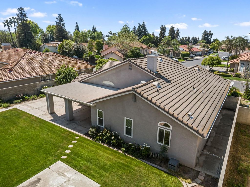 Image 46 of property listing at 43 East Loop, Madera, CA 93637