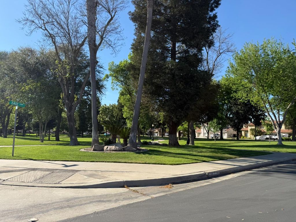 Image 48 of property listing at 43 East Loop, Madera, CA 93637