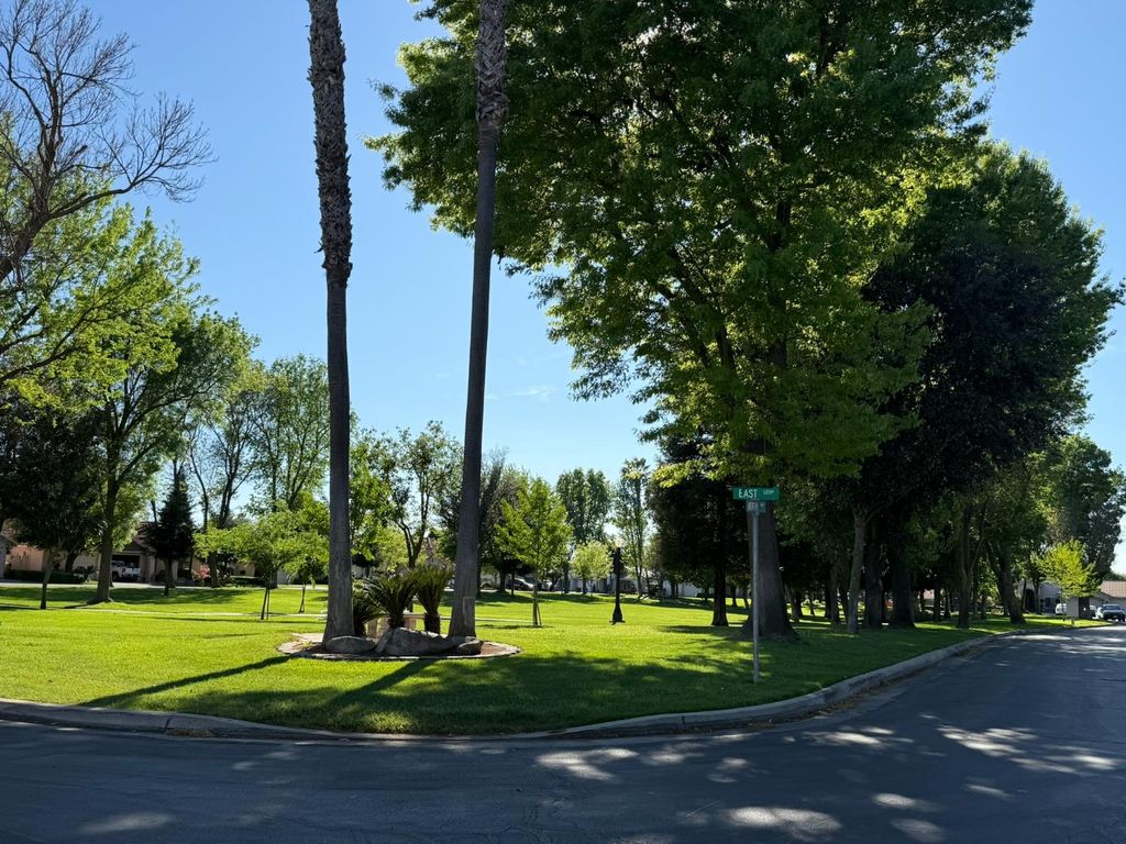 Image 49 of property listing at 43 East Loop, Madera, CA 93637