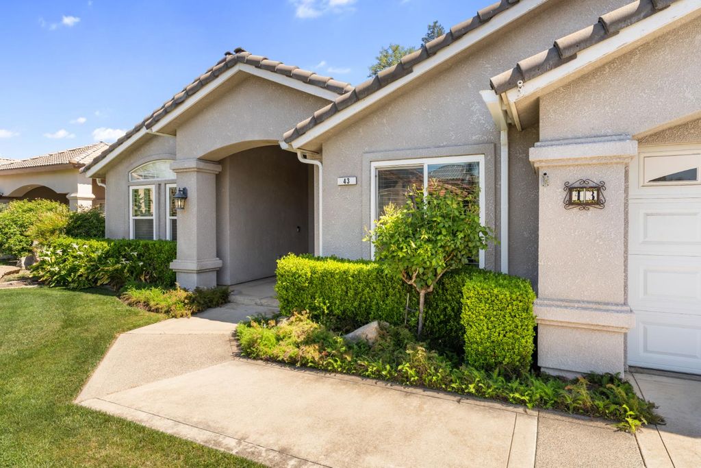 Image 5 of property listing at 43 East Loop, Madera, CA 93637