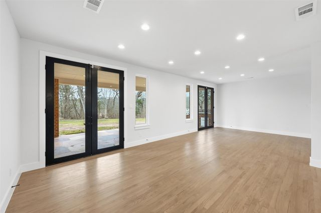 326 Willow Creek Lane, Ovilla, TX 75154