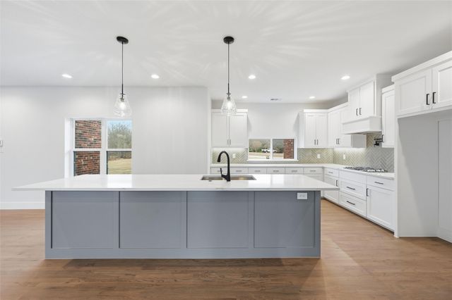 326 Willow Creek Lane, Ovilla, TX 75154