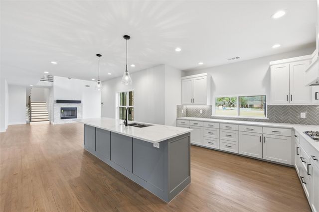 326 Willow Creek Lane, Ovilla, TX 75154