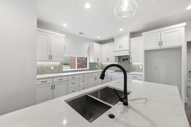 326 Willow Creek Lane, Ovilla, TX 75154