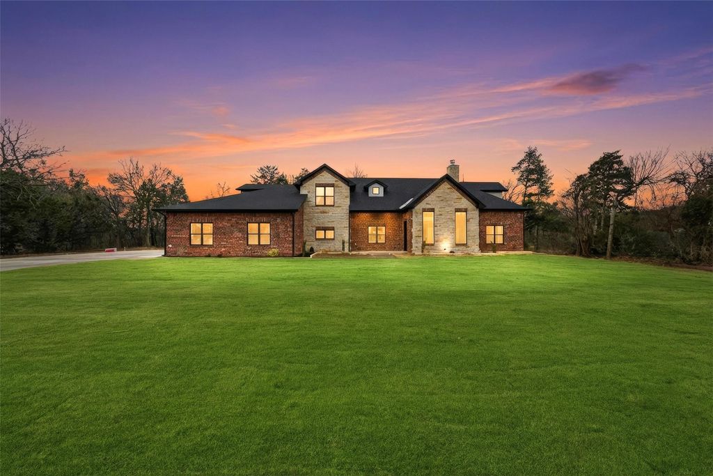 326 Willow Creek Lane, Ovilla, TX 75154