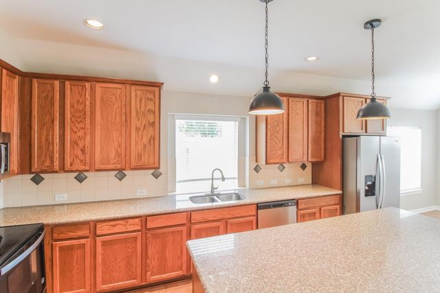 5705 Emerald Brook Lane, League City, TX 77573