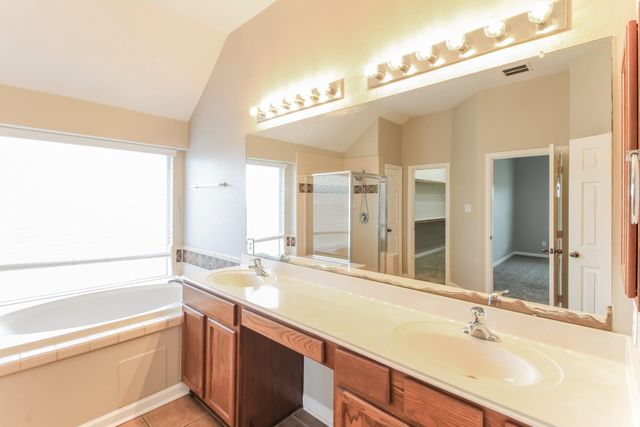 5705 Emerald Brook Lane, League City, TX 77573