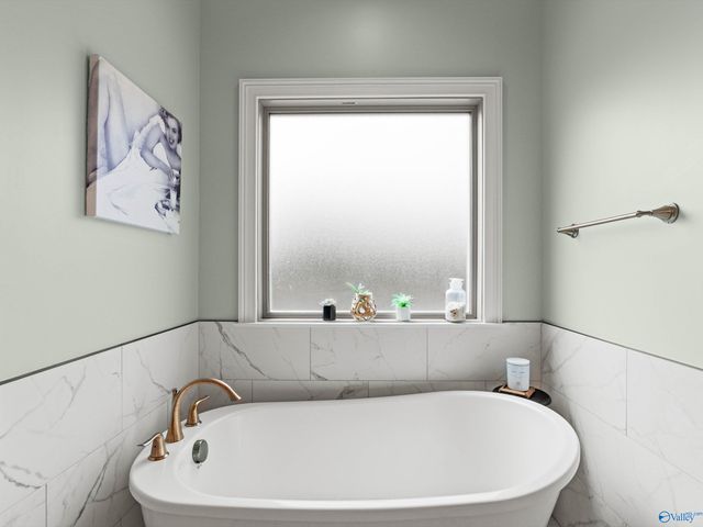 103 Natures Way, Guntersville, AL 35976