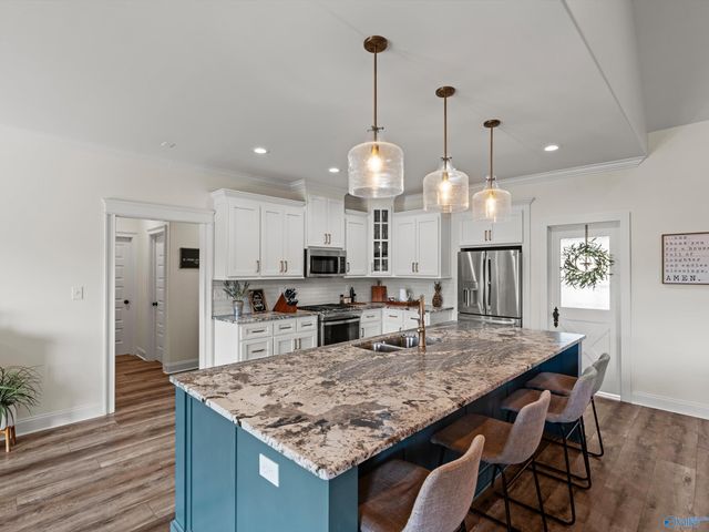 103 Natures Way, Guntersville, AL 35976