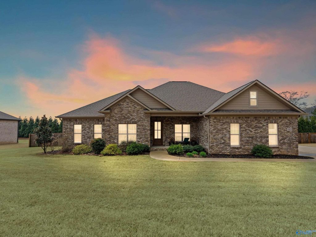 103 Natures Way, Guntersville, AL 35976
