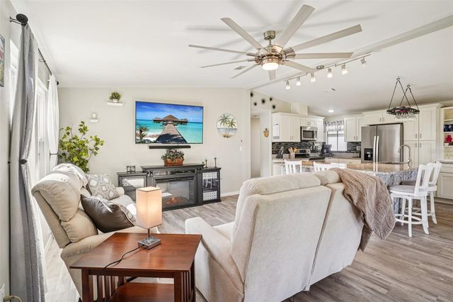 1652 W SCHWARTZ BOULEVARD, The Villages, FL 32159