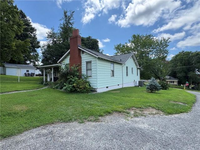 816 W Haymore Street, Mount Airy, NC 27030