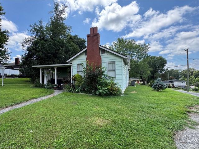 816 W Haymore Street, Mount Airy, NC 27030