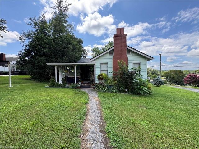 816 W Haymore Street, Mount Airy, NC 27030