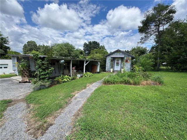 816 W Haymore Street, Mount Airy, NC 27030