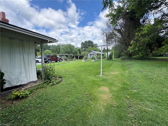816 W Haymore Street, Mount Airy, NC 27030